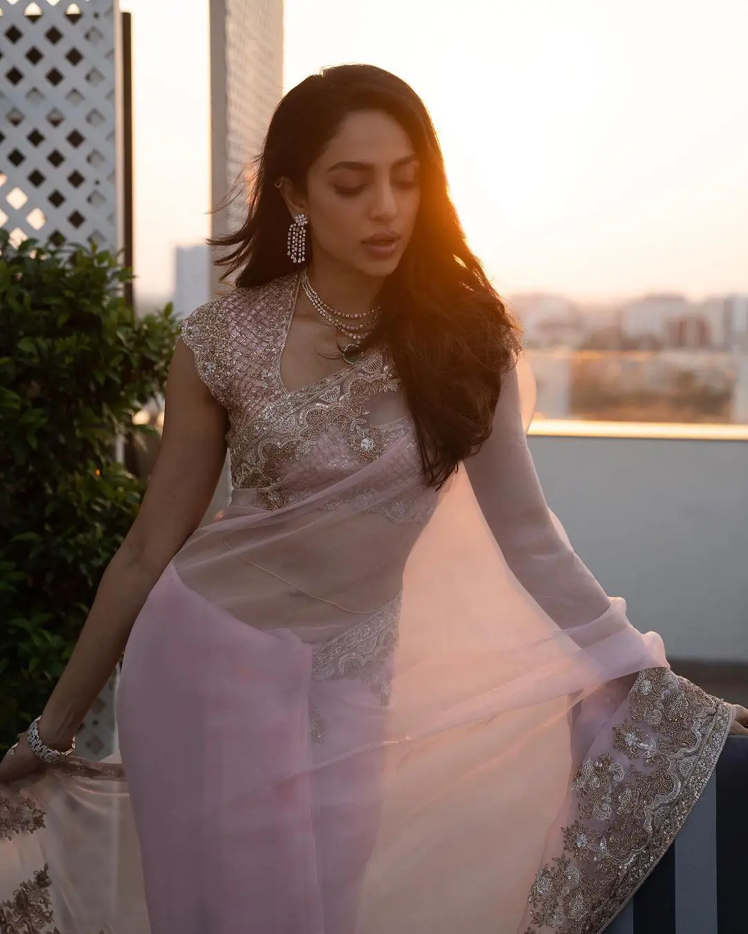 Sobhita Dhulipala shines in a light pink color saree
