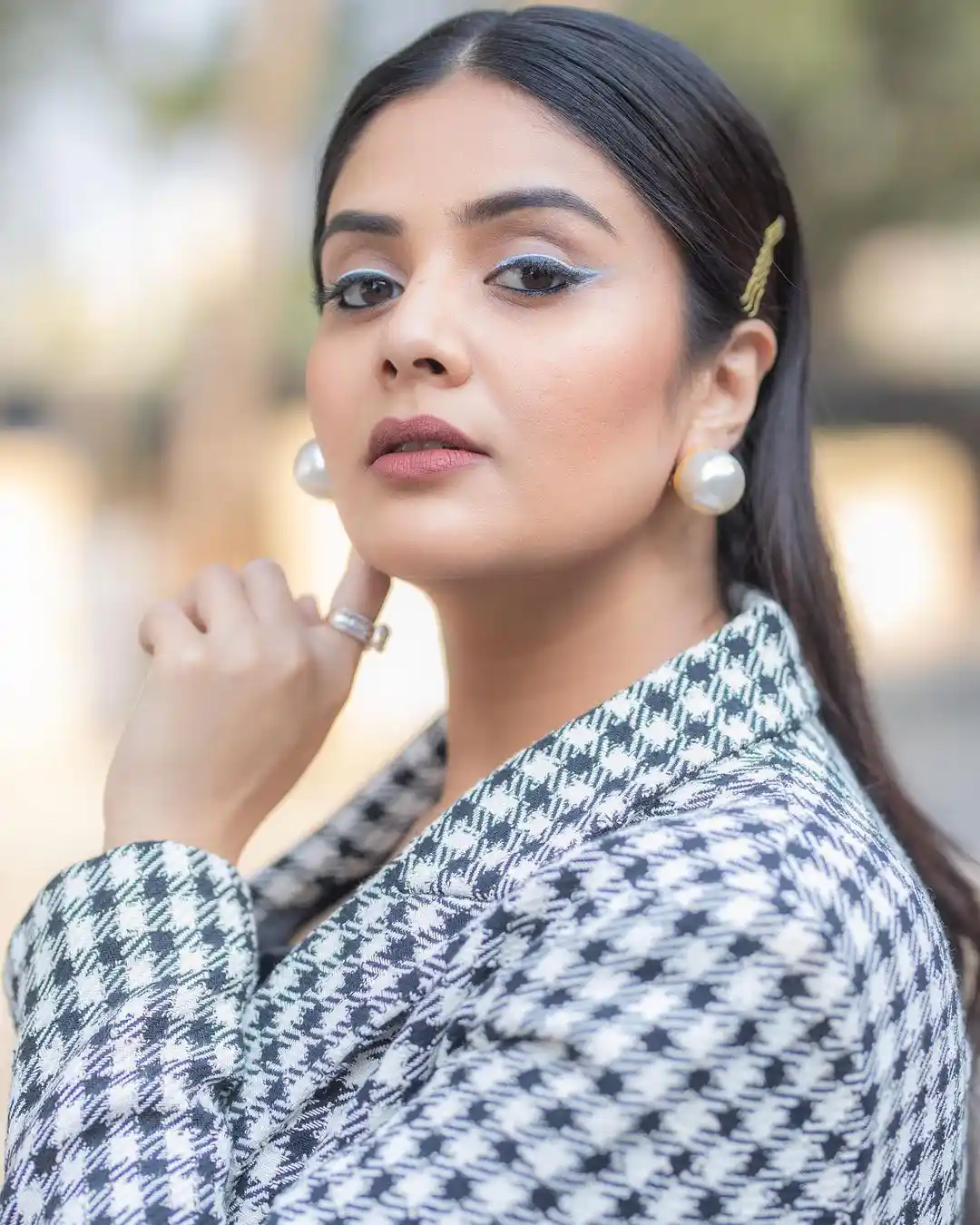 Sreemukhi trendy looks in long skirt