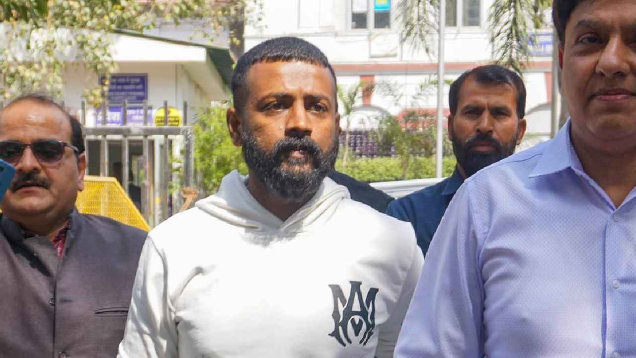 Sukesh Chandrasekhar : బీఆర్ఎస్‌ ఆఫీసులో రూ.75కోట్లు ఇచ్చా-సంచలనం రేపుతున్న సుఖేశ్ చంద్రశేఖర్ లేఖ