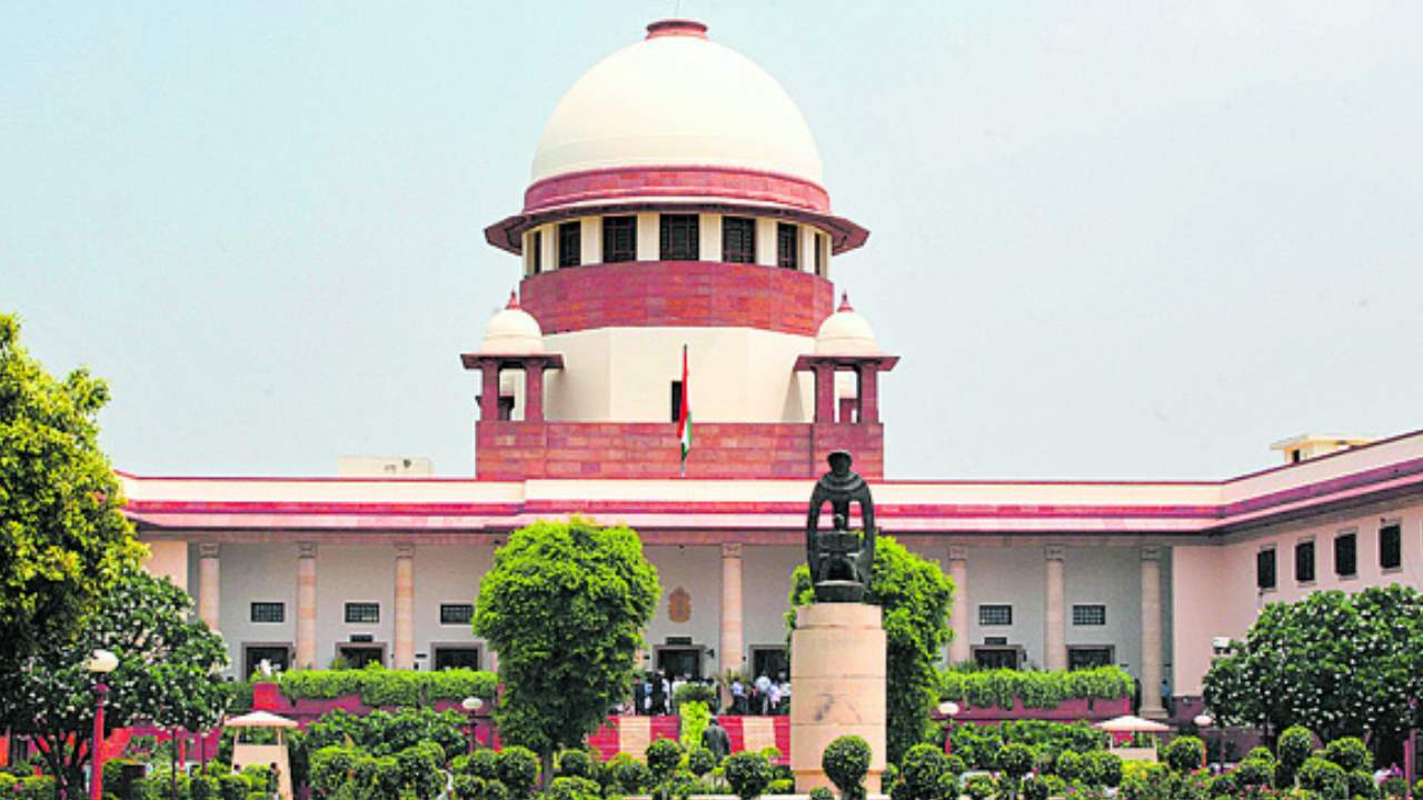 Telangana Govt : పెండింగ్ బిల్లులు ఆమోదించేలా గవర్నర్ కు ఆదేశాలివ్వాలని.. సుప్రీంకోర్టులో టీఎస్ సర్కార్ పిటిషన్