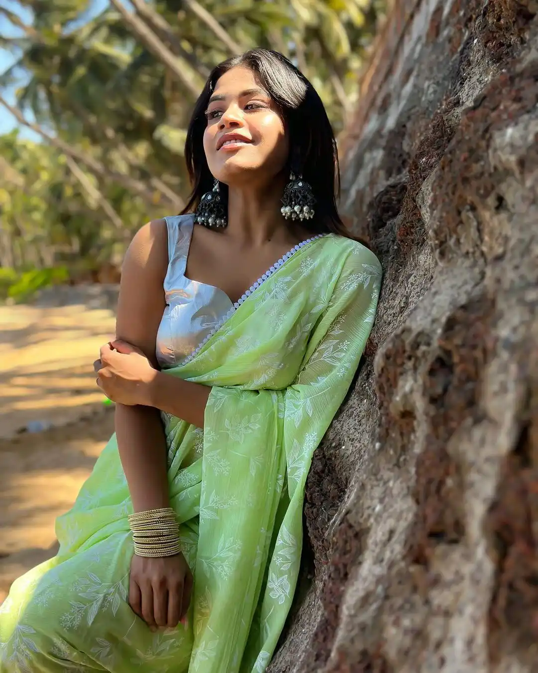 Swetha Naidu Saree Pics in Sea at Goa