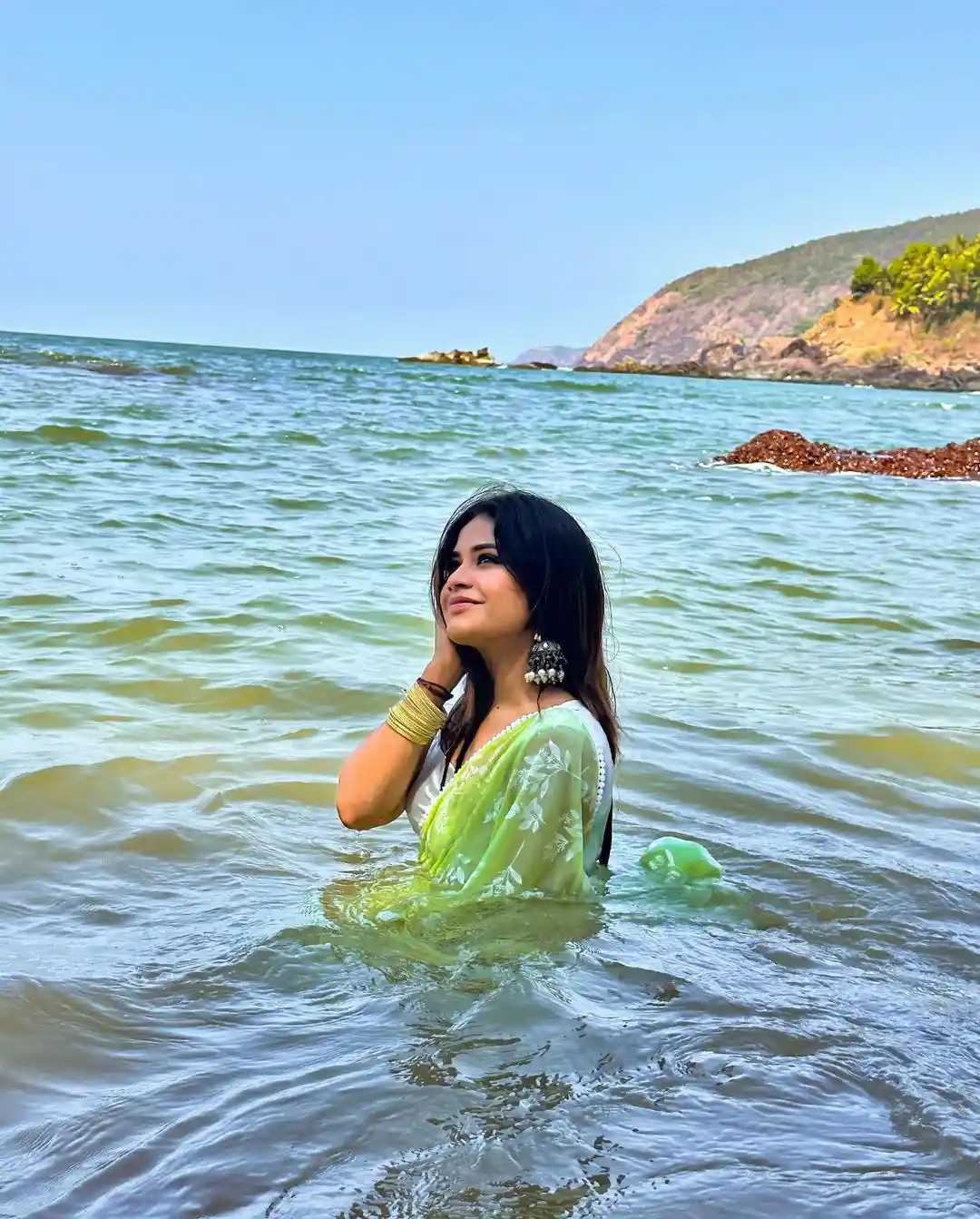 Swetha Naidu Saree Pics in Sea at Goa