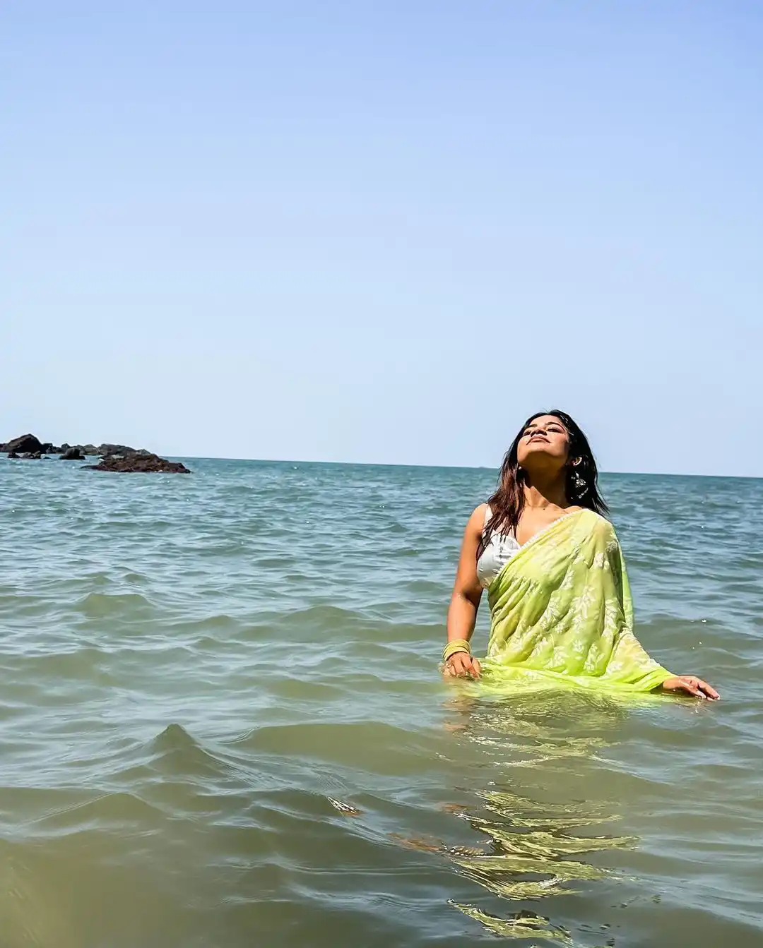 Swetha Naidu Saree Pics in Sea at Goa