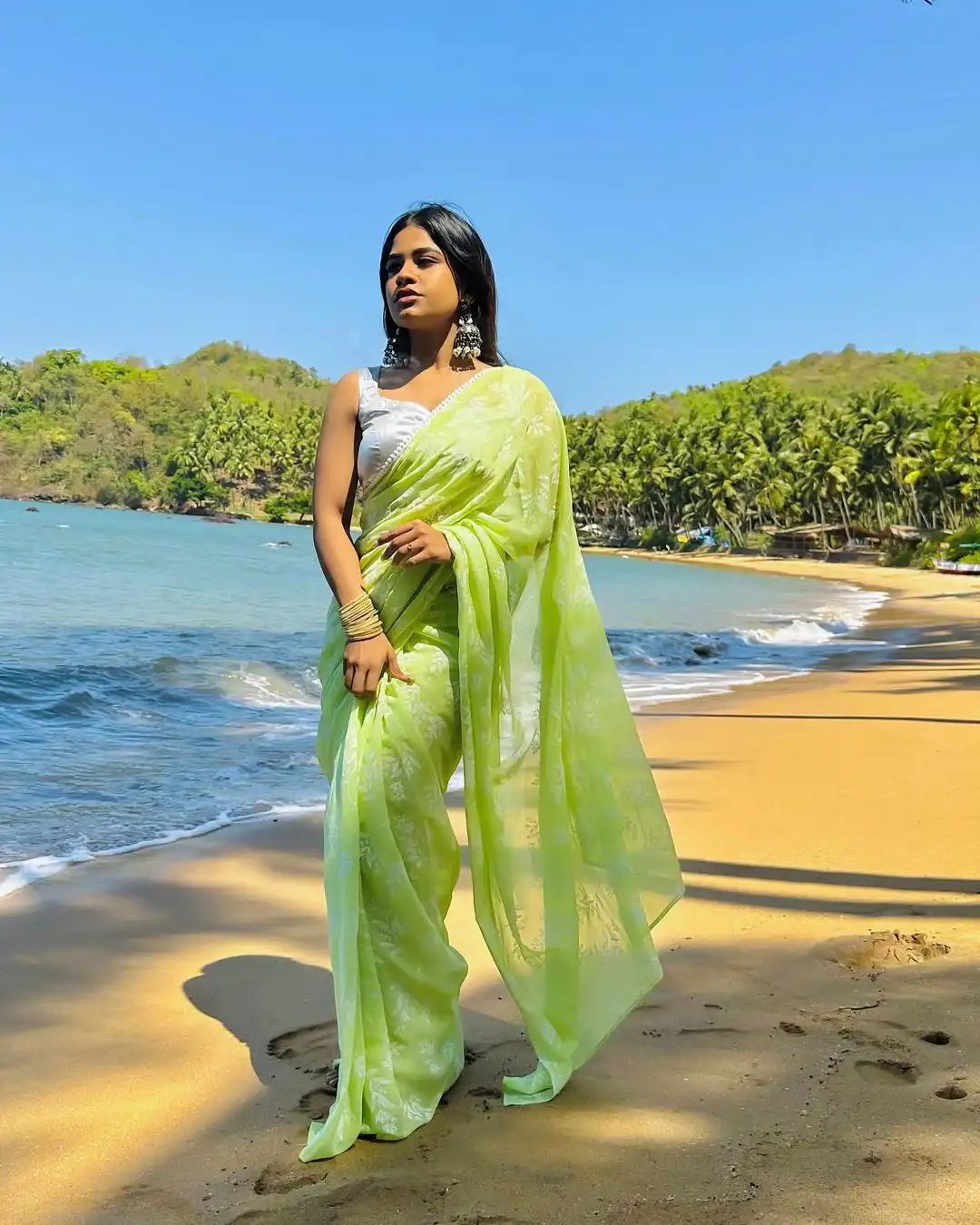 Swetha Naidu Saree Pics in Sea at Goa