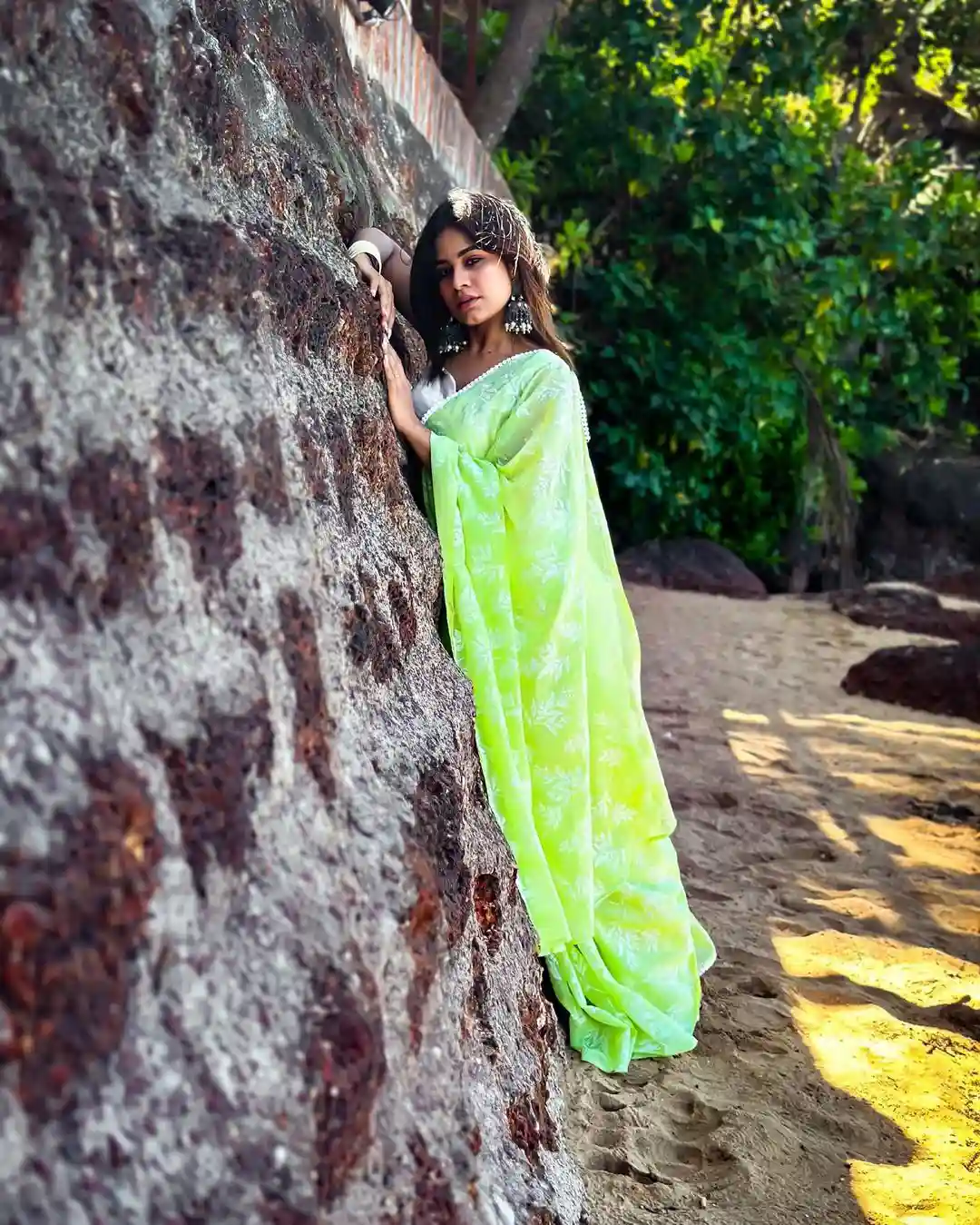 Swetha Naidu Saree Pics in Sea at Goa