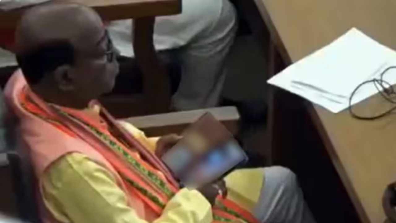 Tripura BJP MLA : అసెంబ్లీలో అడల్ట్ వీడియో చూస్తూ అడ్డంగా బుక్కైన బీజేపీ ఎమ్మెల్యే