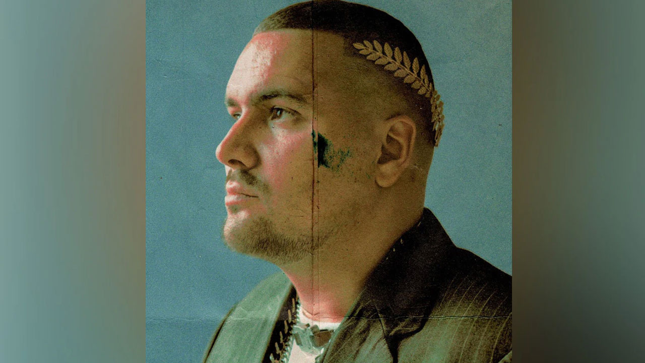 Russia: పుతిన్‭ను విమర్శిస్తూ పాట పాడిన సింగర్ అనుమానాస్పద స్థితిలో మృతి