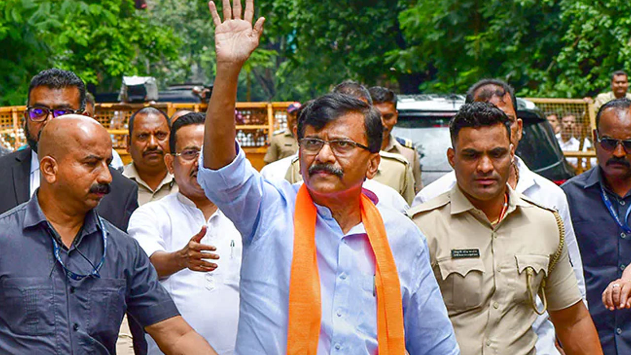 Shiv Sena: సంజయ్ రౌత్‭ను తొలగించిన శివసేన.. ఆ స్థానంలో గజానన్‭కు అవకాశం