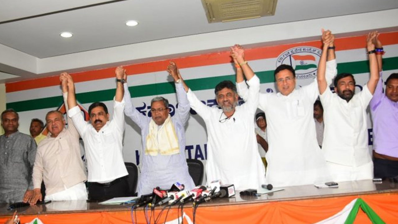 Karnataka Polls: బీజేపీకి షాకిచ్చిన ఎమ్మెల్సీ.. పదవికి, పార్టీకి రాజీనామా చేసి కాంగ్రెస్‭లో చేరిక