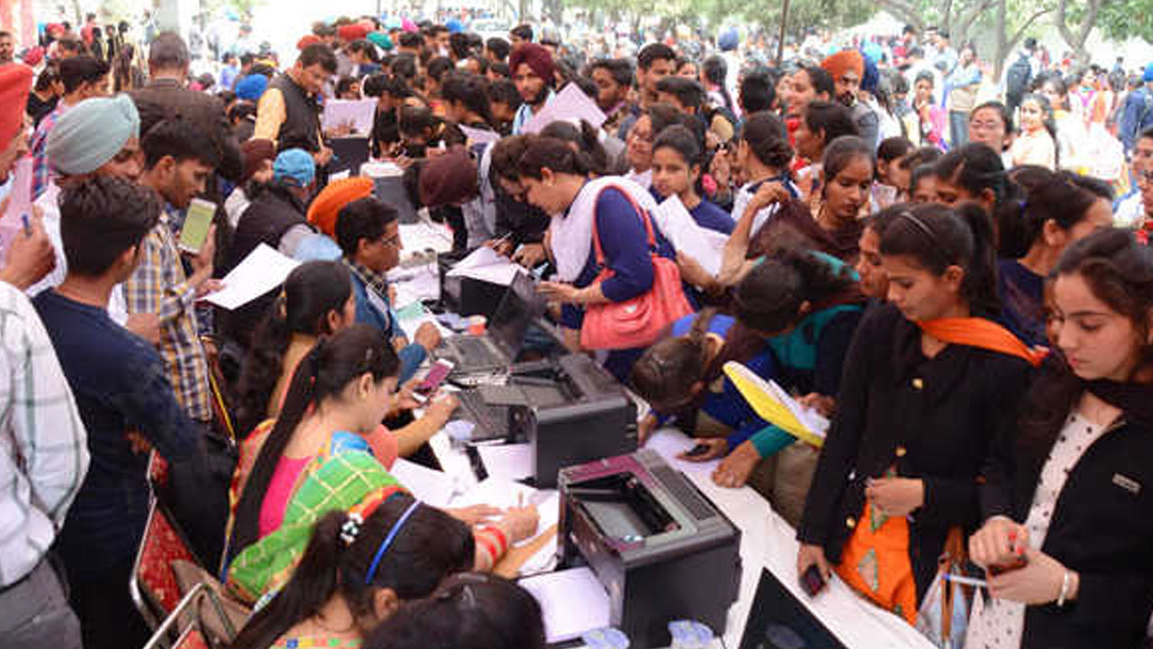 Unemployment Rate: దేశంలో 6.4 శాతం నుంచి 7.5 శాతానికి పెరిగిన నిరుద్యోగం