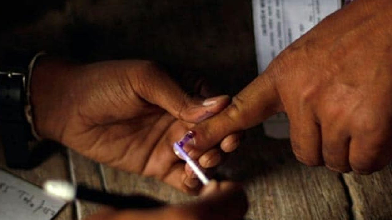 Election Commission: ఇక ఇంటి నుంచే ఓటు వేయొచ్చు.. కర్ణాటక అసెంబ్లీ ఎన్నికల వేళ కొత్త వెసులుబాటు