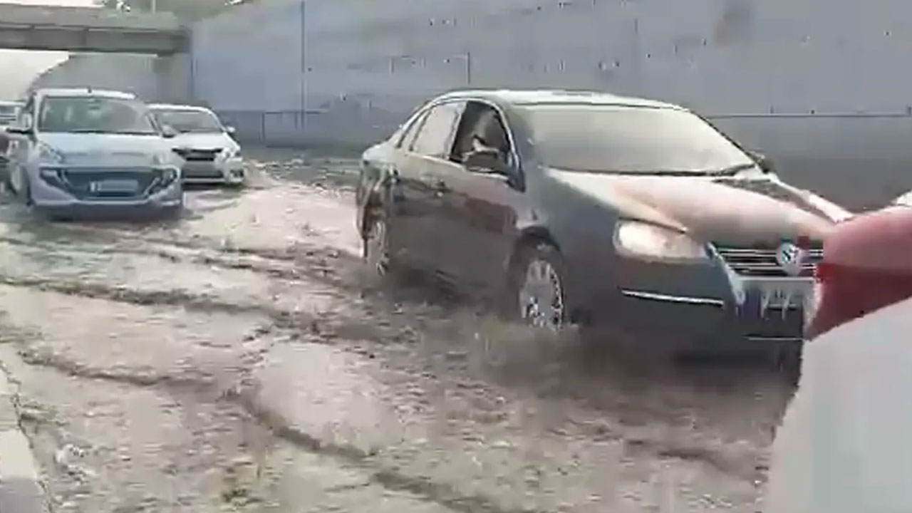 Bengaluru-Mysuru Highway: ప్రారంభించి 6 రోజులు కాలేదు, అప్పుడే చెరువును తలపిస్తున్న ఎక్స్‭ప్రెస్‭వే.. ప్రధానిపై విమర్శలు