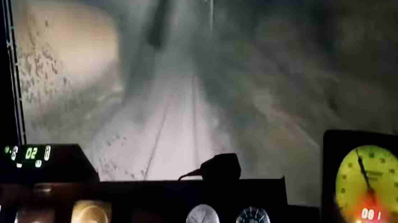 Train Driver Viral Video: బాబోయ్.. రాత్రివేళ మంచులో రైలు స్పీడ్‌గా వెళ్తుంటే వీడియో చూశారా? ఎలాన్ మస్క్ ఎంట్రీతో వైరల్ ..