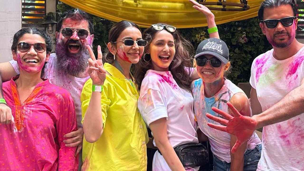 Pragya Jaiswal and Rakul Preet : రకుల్, ప్రగ్యా జైస్వాల్ హోలీ సెలబ్రేషన్స్..
