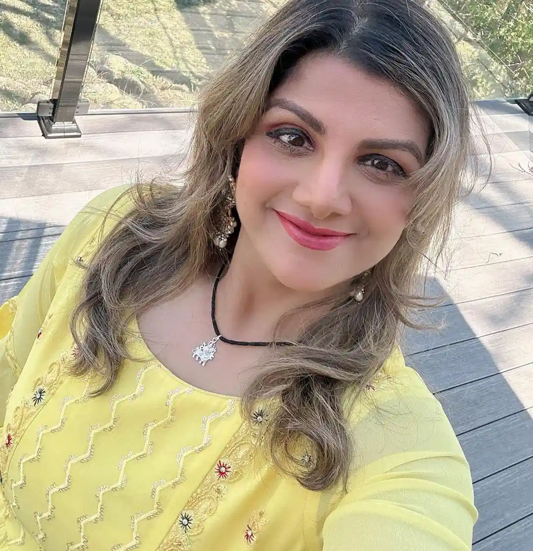 Actress Rambha selfie photoshoot on eve on Puthandu