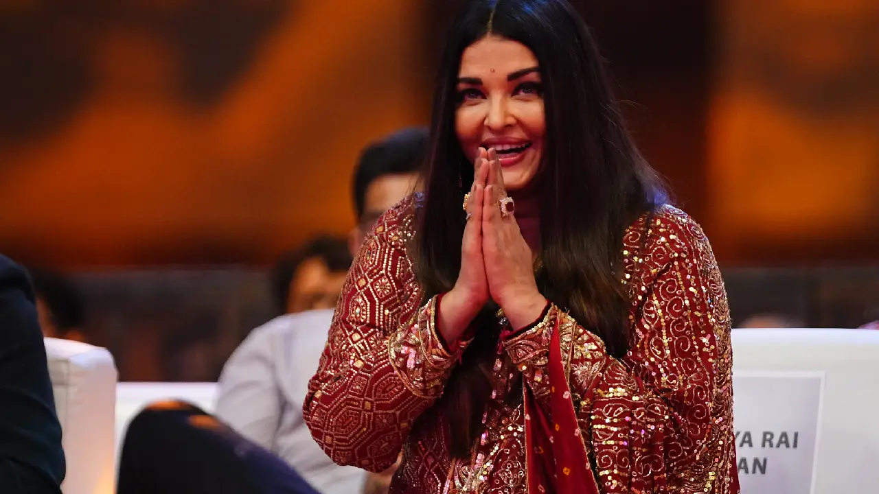 Aishwarya Rai stunning looks in Ponniyin Selvan 2 Promotions