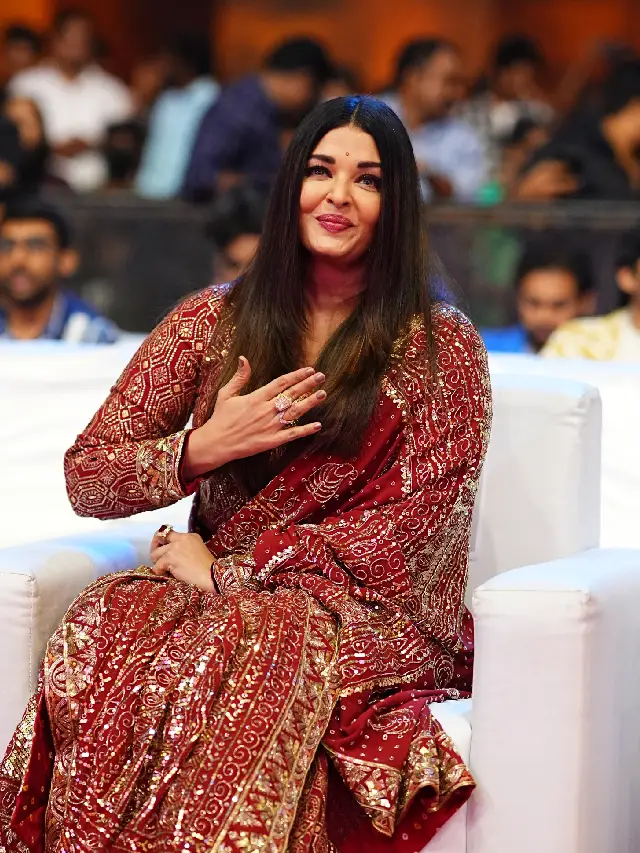 Aishwarya Rai stunning looks in Ponniyin Selvan 2 Promotions