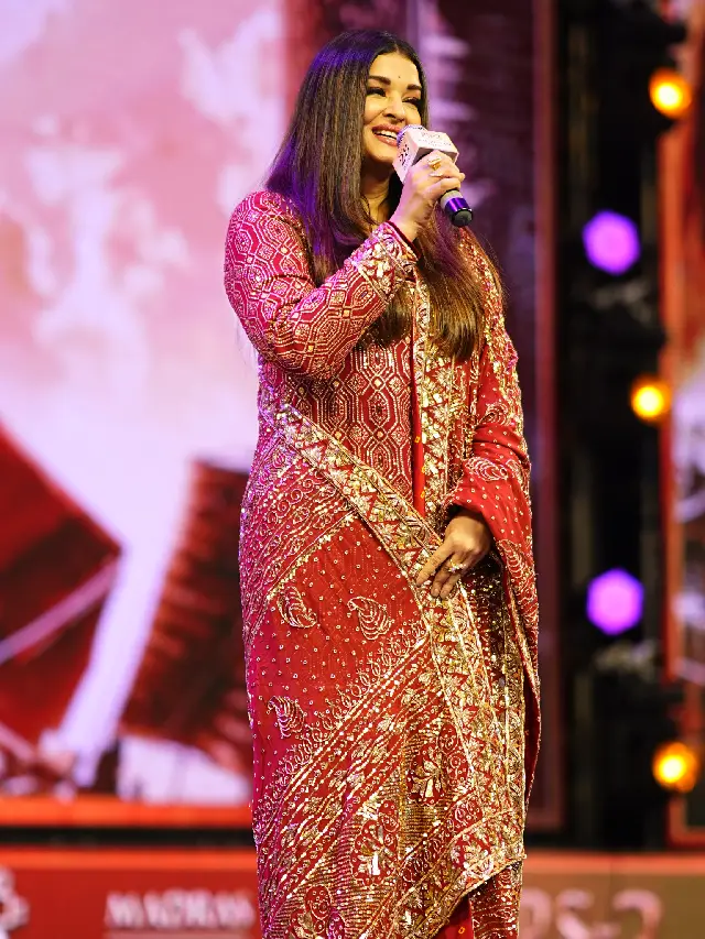 Aishwarya Rai stunning looks in Ponniyin Selvan 2 Promotions