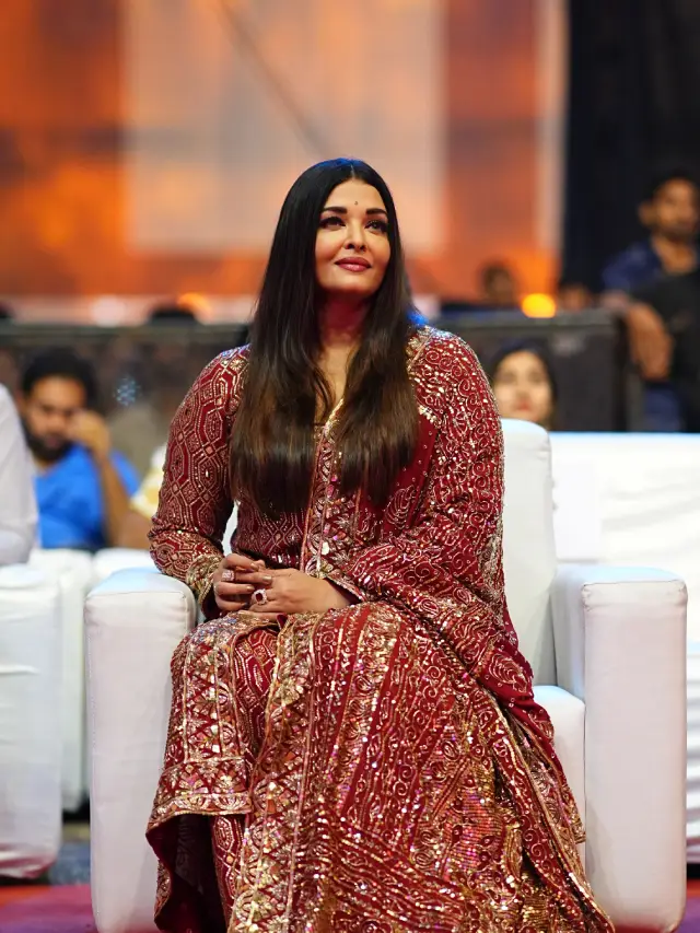 Aishwarya Rai stunning looks in Ponniyin Selvan 2 Promotions