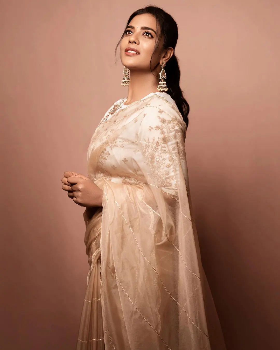 Aishwarya Rajesh Shines in Saree at an Award Function