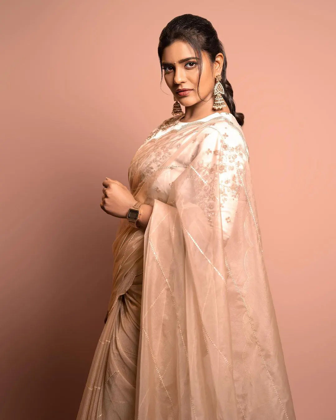 Aishwarya Rajesh Shines in Saree at an Award Function