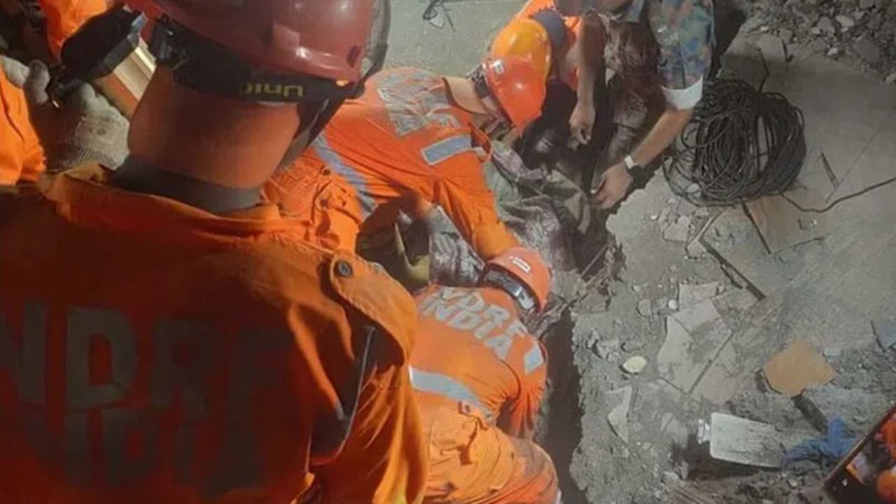 Building Collapsed : మహారాష్ట్రలో భవనం కుప్పకూలి ఐదుగురు మృతి