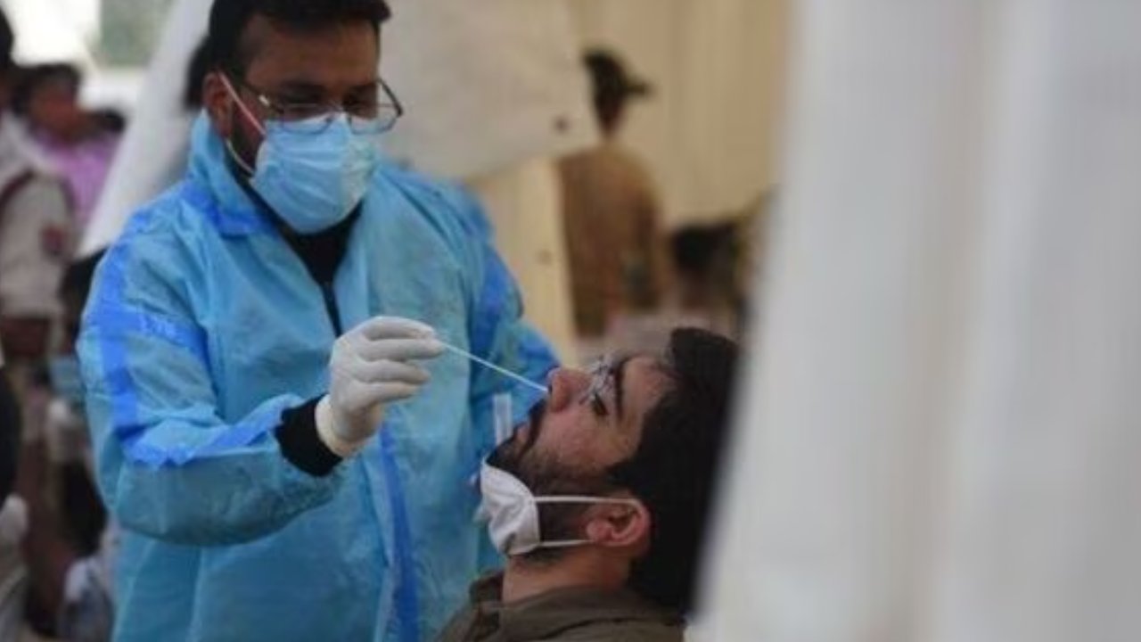 COVID-19 cases: 12వేలు దాటిన కొవిడ్-19 కేసులు.. 70వేలకు చేరువలో యాక్టివ్ కేసుల సంఖ్య