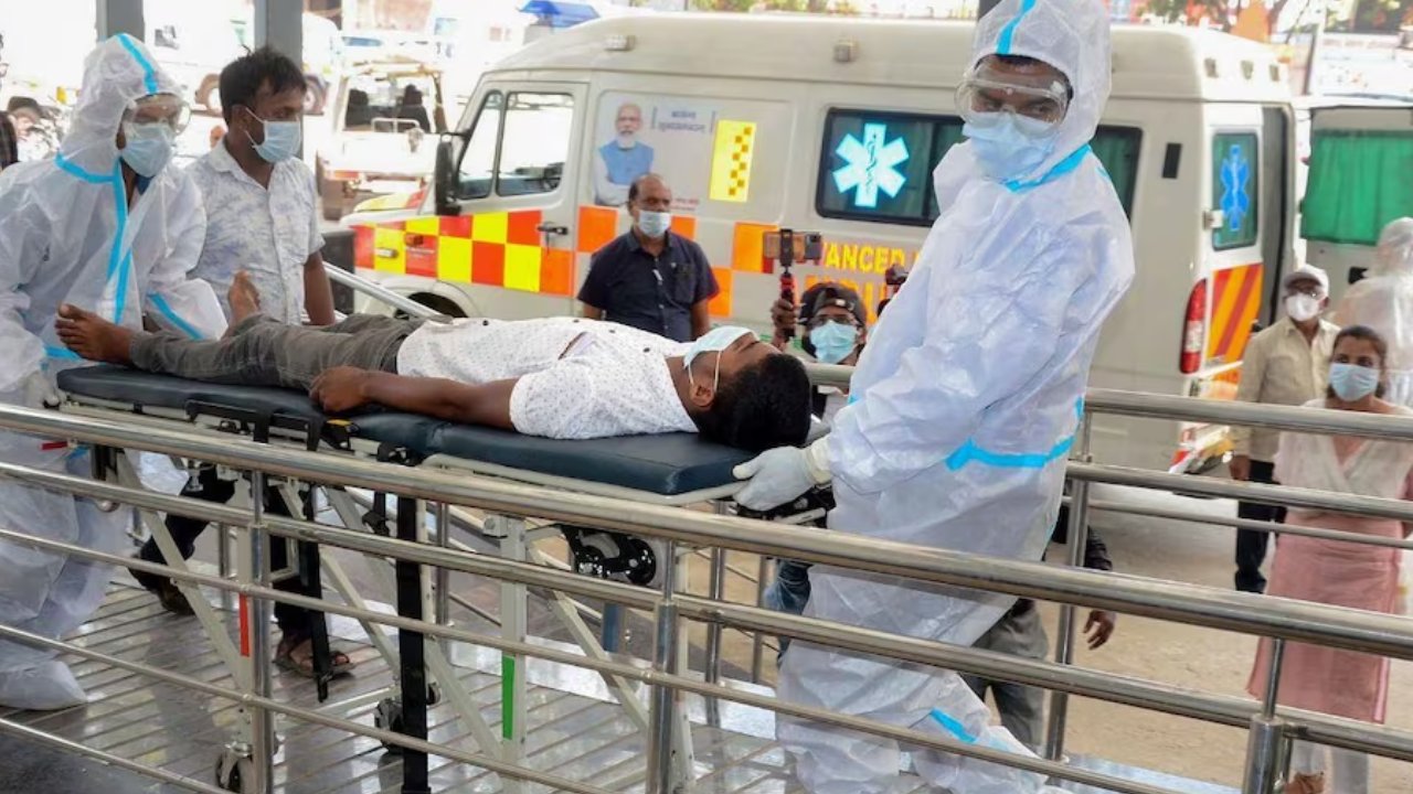 Covid- 19 Cases: ఆ రెండు రాష్ట్రాల్లో కరోనా డేంజర్ బెల్స్.. భారీగా పాజిటివ్ కేసులు.. కేంద్రం కీలక నిర్ణయం