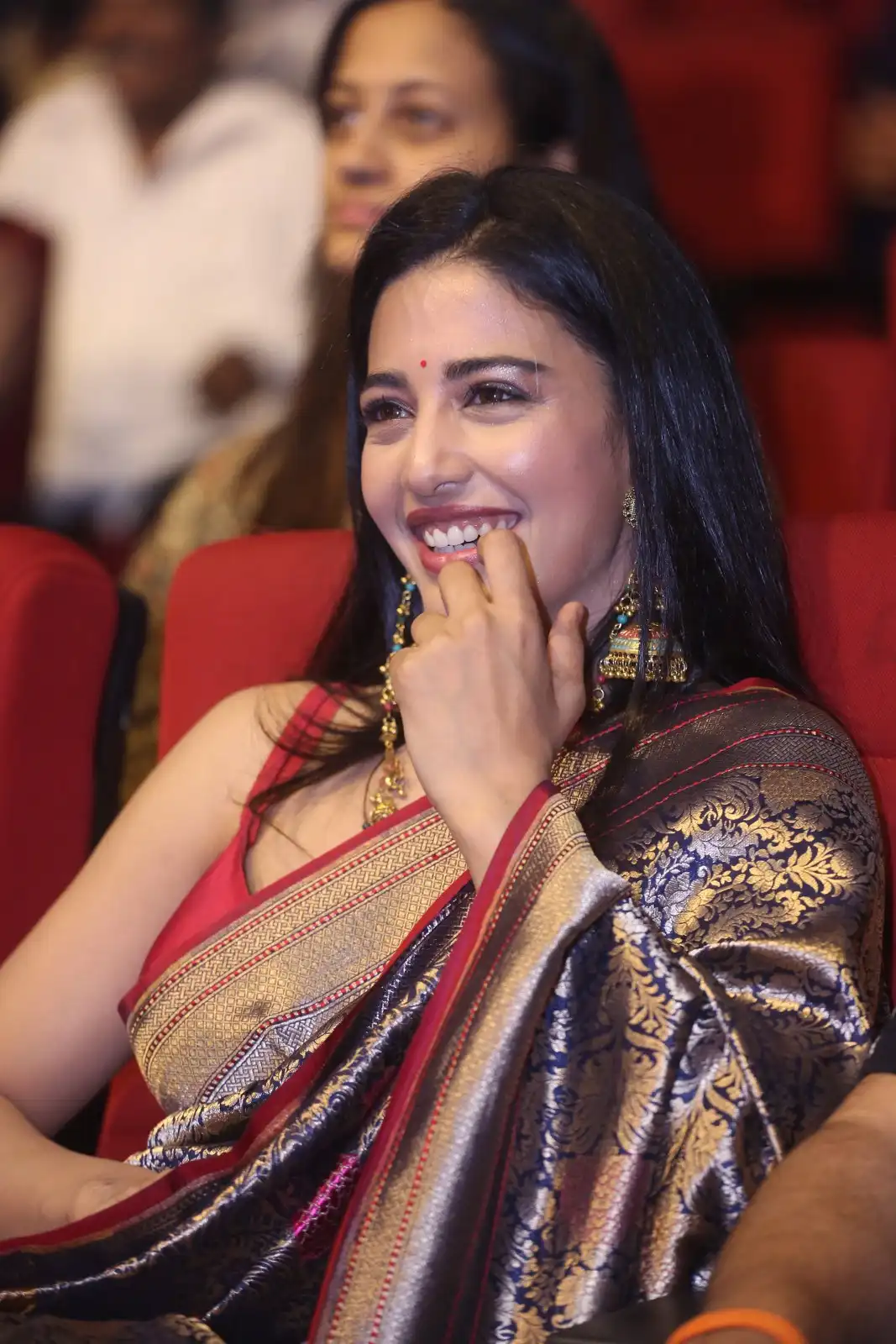Daksha Nagarkar shines in Saree at Ravanasura pre Release Event