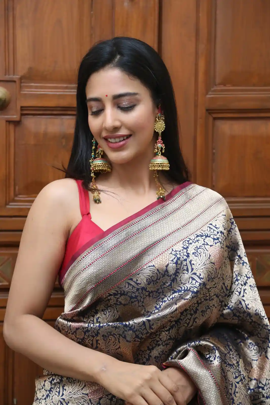 Daksha Nagarkar shines in Saree at Ravanasura pre Release Event