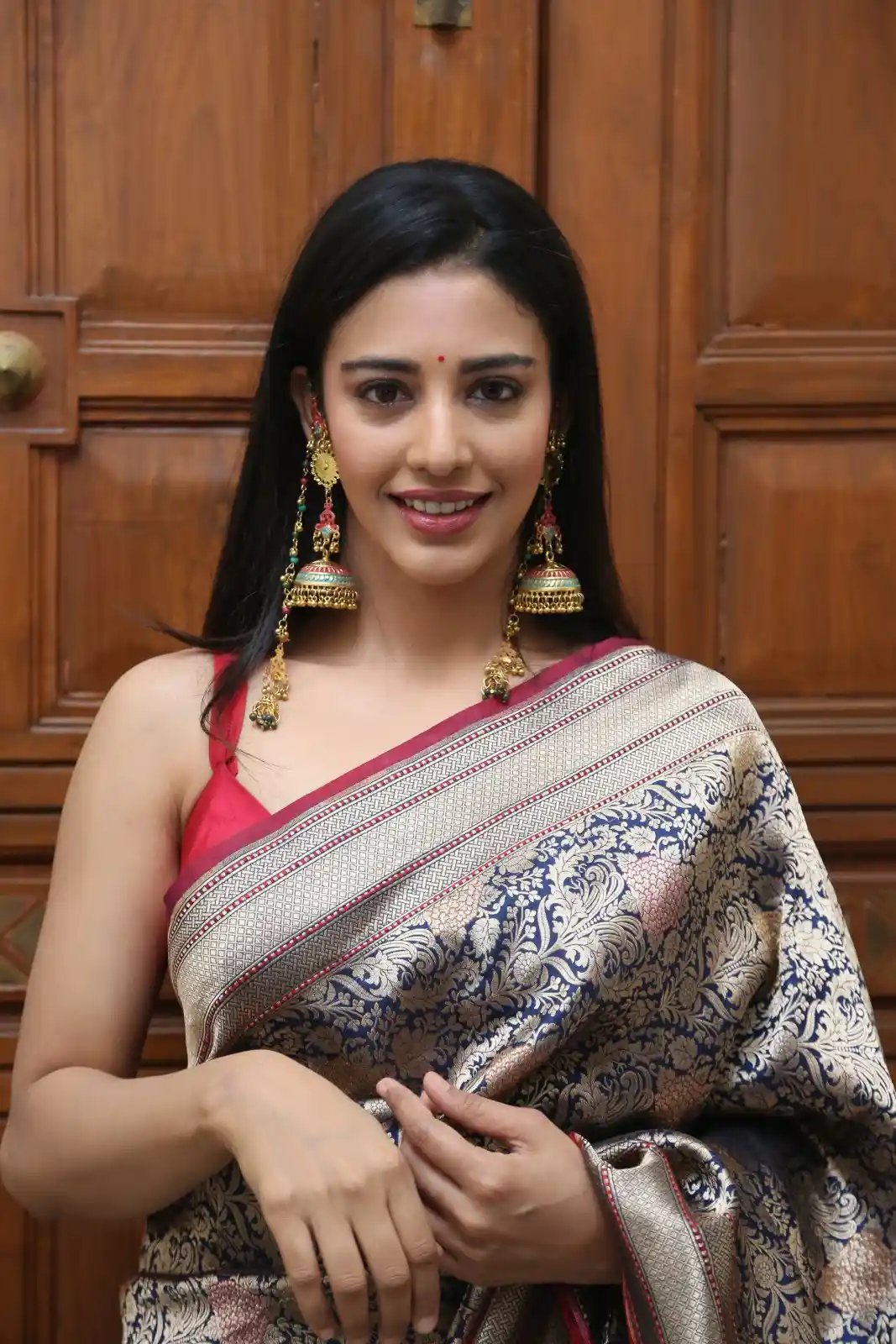 Daksha Nagarkar shines in Saree at Ravanasura pre Release Event