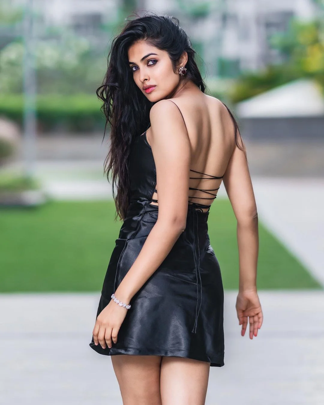 Divi Vadthya mind blowing looks in black dress