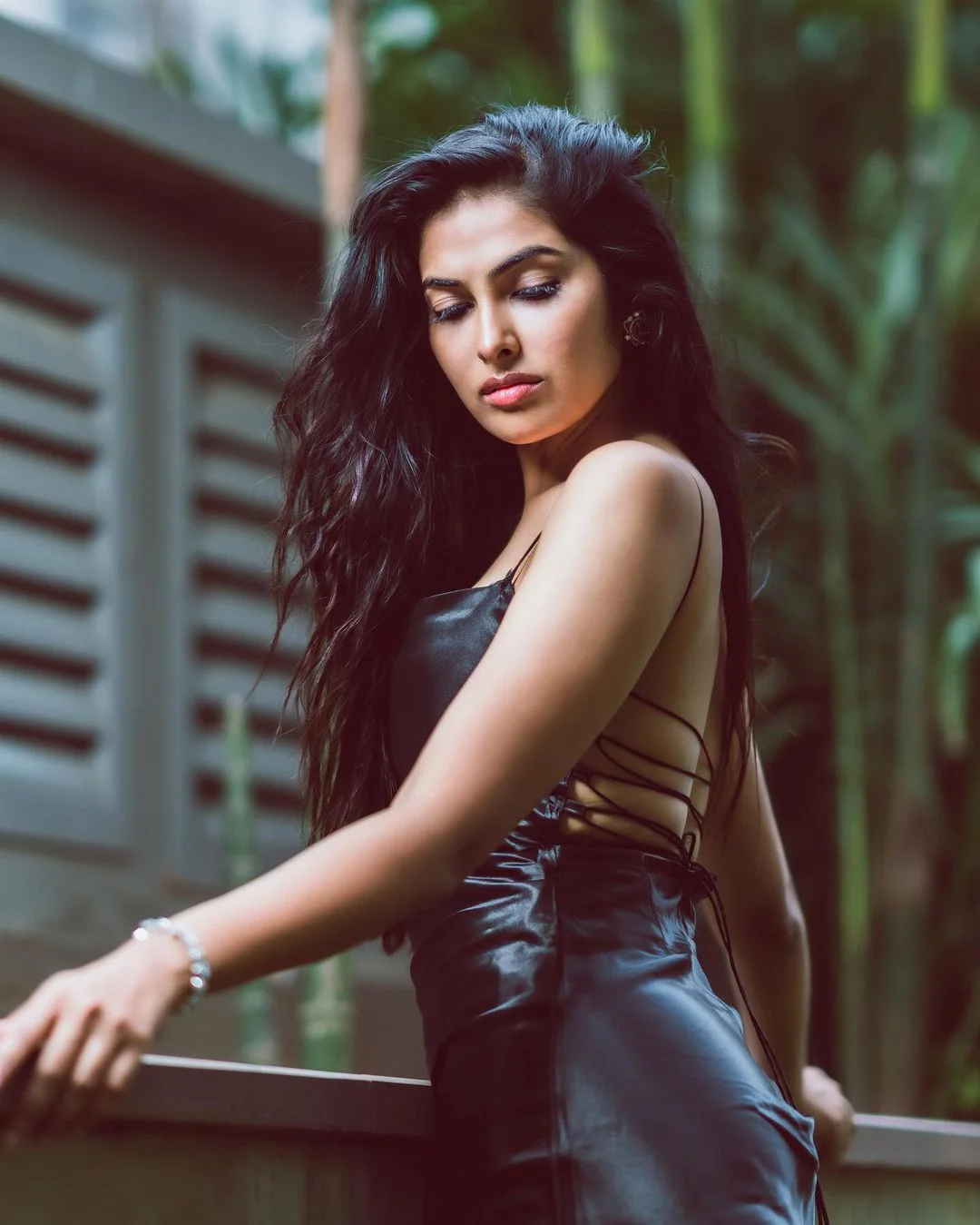 Divi Vadthya mind blowing looks in black dress