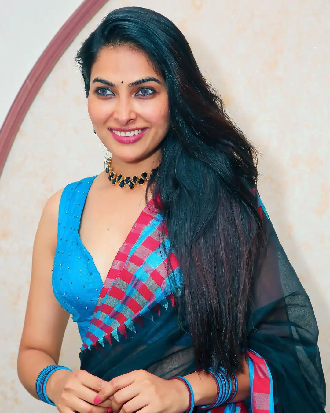 Divi Vadthya participated in a restaurant opening at Hyderabad