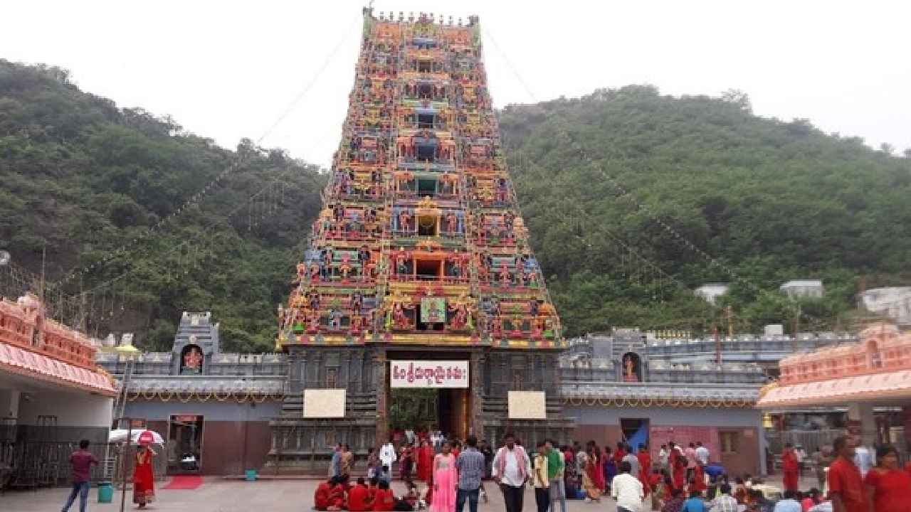 Durga Malleswara Swamy : కృష్ణా నదిలో దుర్గా మల్లేశ్వర స్వామి వారి ఉత్సవ విగ్రహాల నదీ విహారం