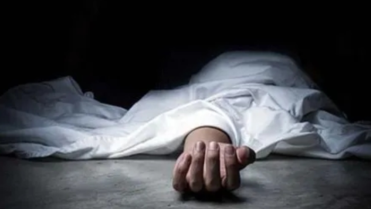 Heart Attack : క్రికెట్ ఆడుతూ గుండెపోటుతో యువకుడు మృతి