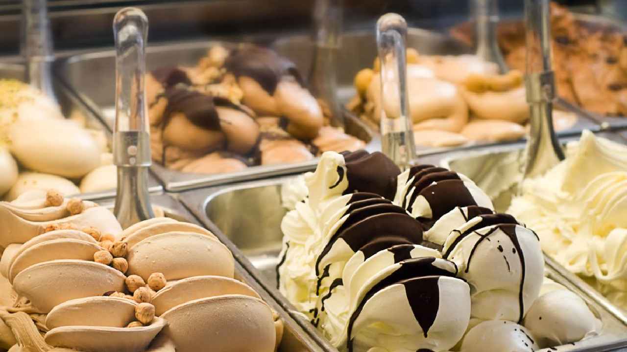 Ice Cream : లొట్టలేసుకుని మరీ ఐస్ క్రీమ్స్ లాగించేస్తున్నారా? బీ కేర్‌ఫుల్, పోలీసుల దాడుల్లో షాకింగ్ నిజాలు