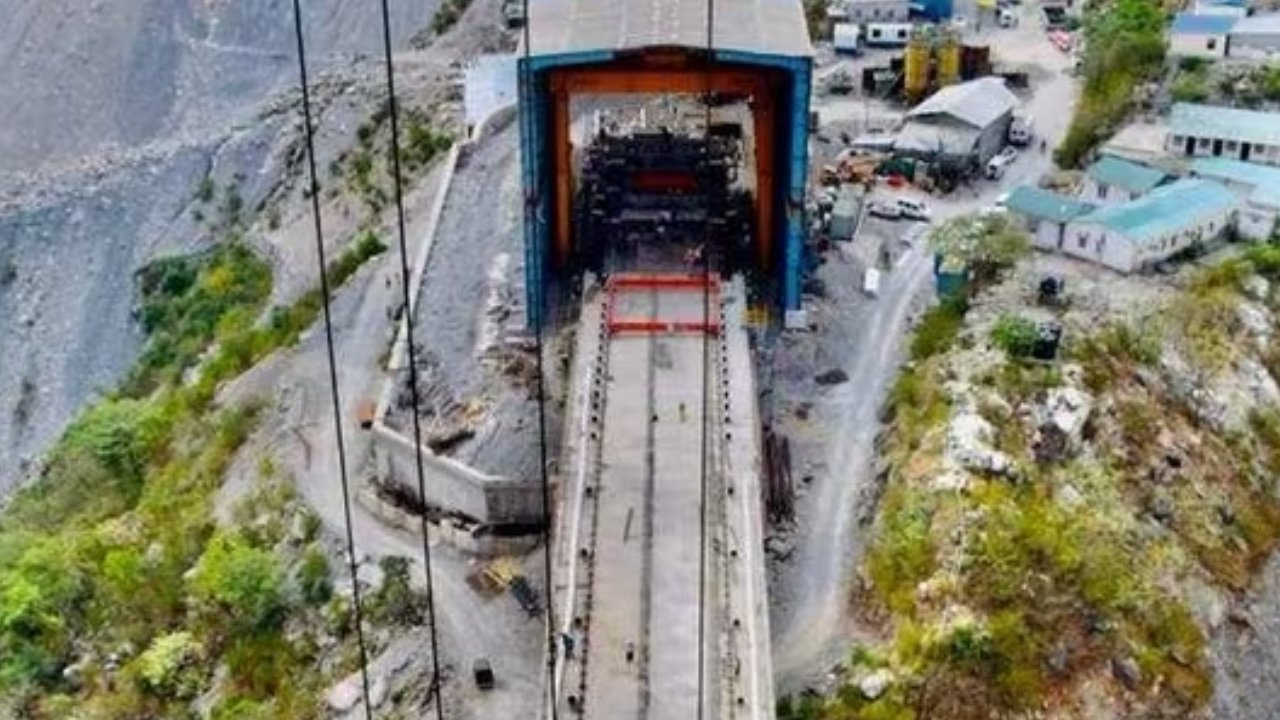 Anji Khad Bridge: ప్రారంభానికి సిద్ధమవుతున్న దేశంలో తొలి తీగల రైల్వే వంతెన.. ఎక్కడ ఉంది? ప్రత్యేకతలు ఏమిటంటే..?