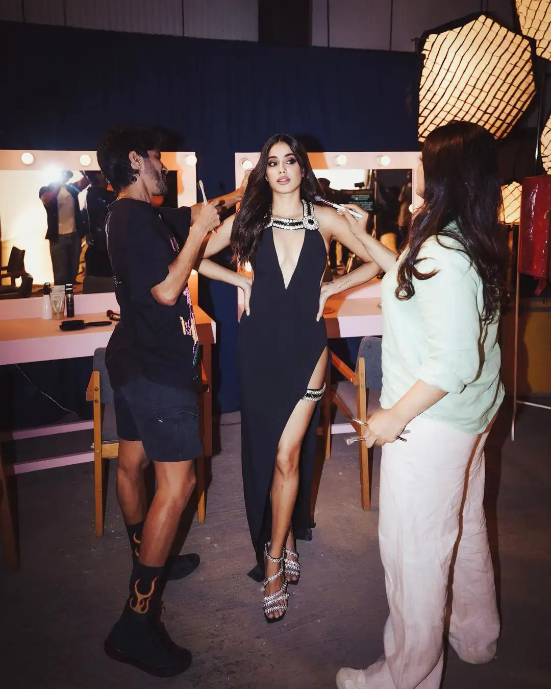 Janhvi Kapoor skin show in black dress