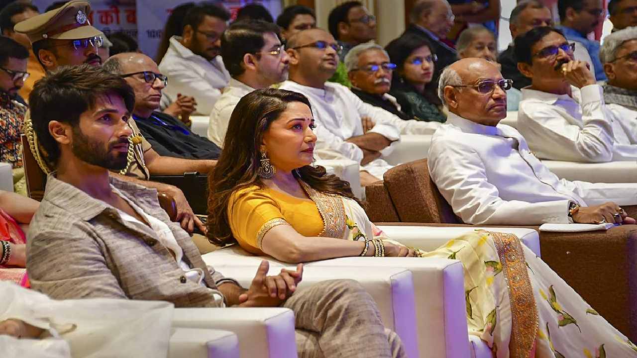 PM Mann Ki Baat : మన్‌కీ బాత్ వందో ఎపిసోడ్.. హాజరయ్యిన బాలీవుడ్ స్టార్స్..