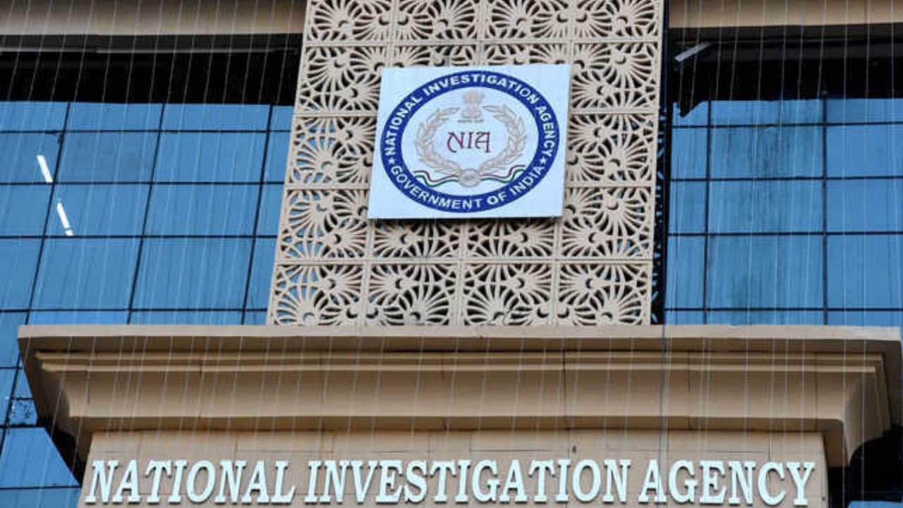 NIA Conducts Raid: పీఎఫ్ఐ లక్ష్యంగా దేశవ్యాప్తంగా నాలుగు రాష్ట్రాల్లో ఎన్ఐఏ సోదాలు