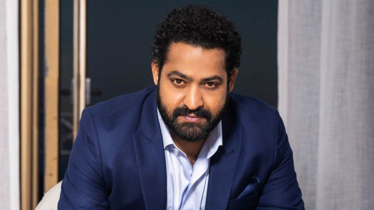 NTR: వార్ కోసం డేట్స్ ఫిక్స్ చేసుకున్న తారక్.. నిజమేనా?