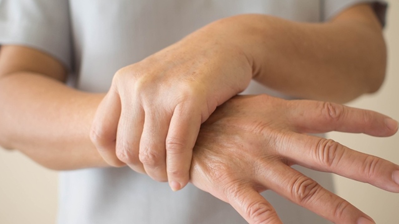 Parkinsons Disease : పర్యావరణ మార్పులతో యువతను పట్టిపీడిస్తోన్న వణుకుడు వ్యాధి