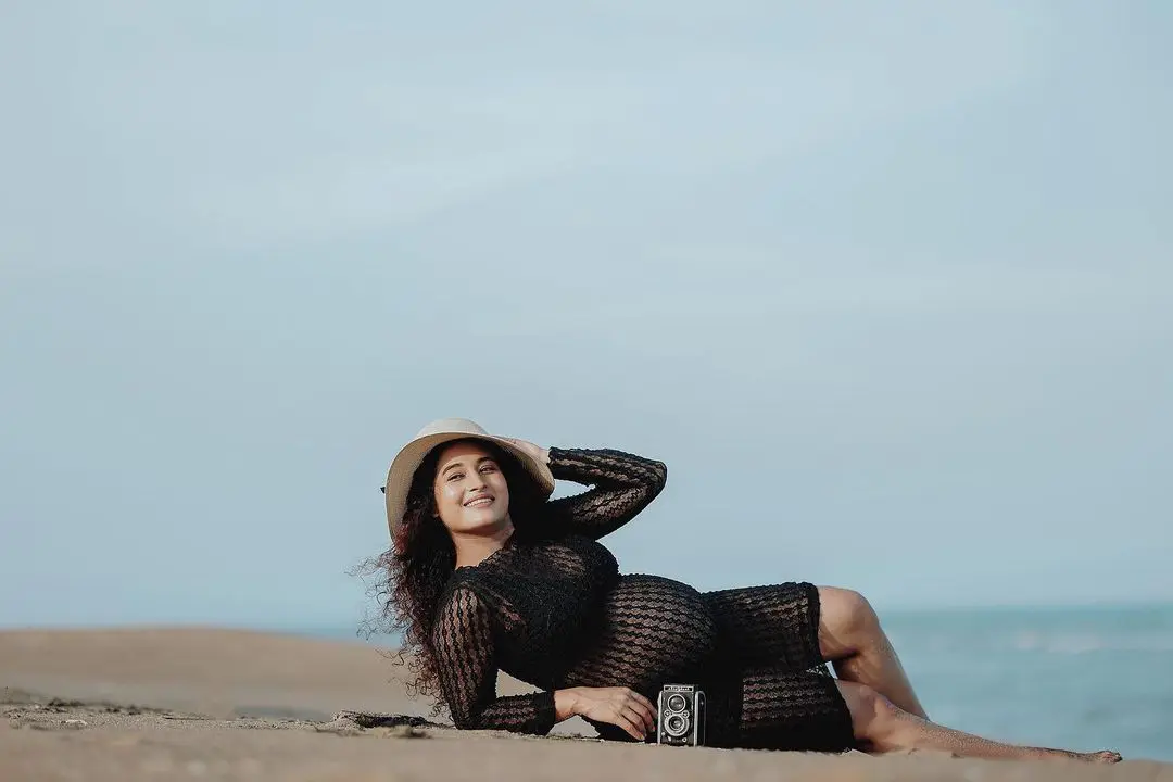 Actress Pooja Ramachandran Baby Bump Photo Shoot with Husband at Beach