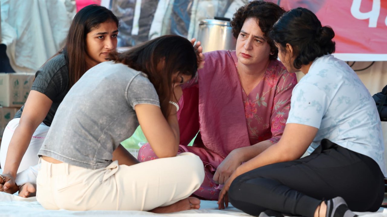 Wrestlers Protest: రెజ్లర్ల ఆందోళనకు మద్దతు.. ఉదయాన్నే జంతర్ మంతర్‌కు ప్రియాంక గాంధీ..