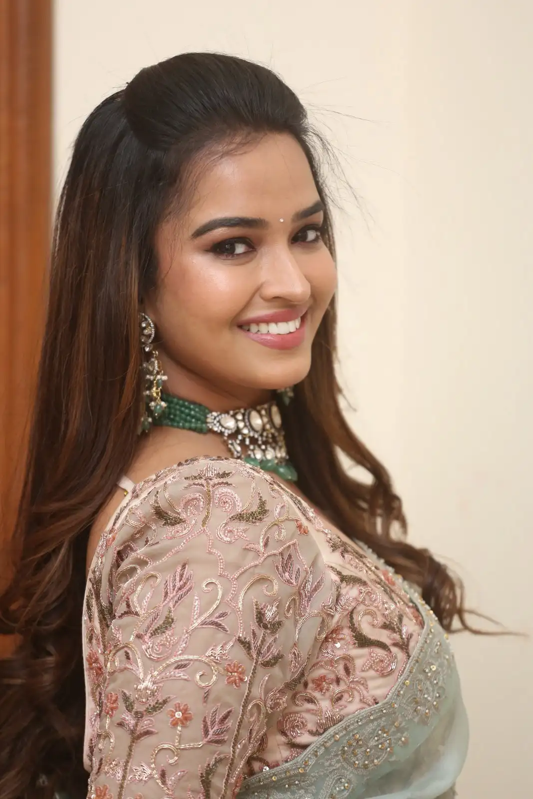 Pujita Ponnada shines in Saree at Pre Release Event of Ravanasura Movie