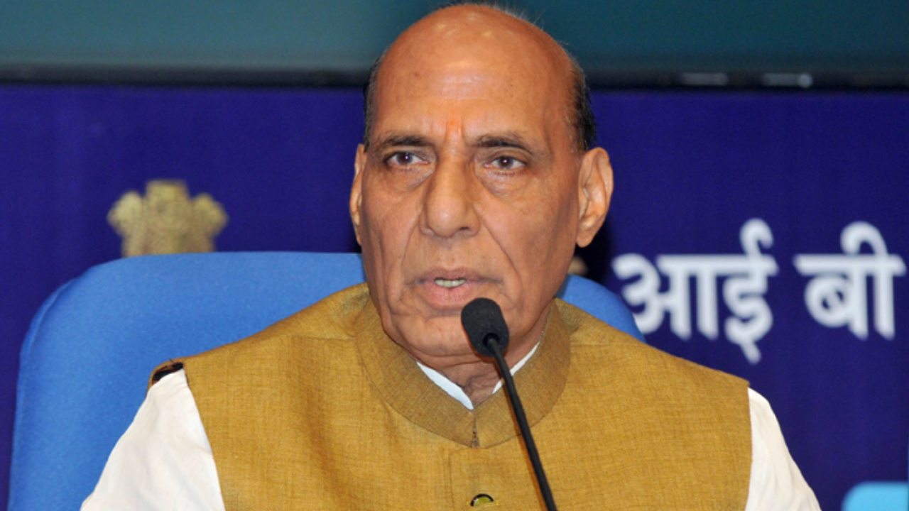 India Pakistan Tensions: భారత్-పాక్ మధ్య తీవ్ర ఉద్రిక్తతలు.. అమెరికా రక్షణ కార్యదర్శితో రాజ్‌నాథ్ సింగ్ కీలక చర్చలు