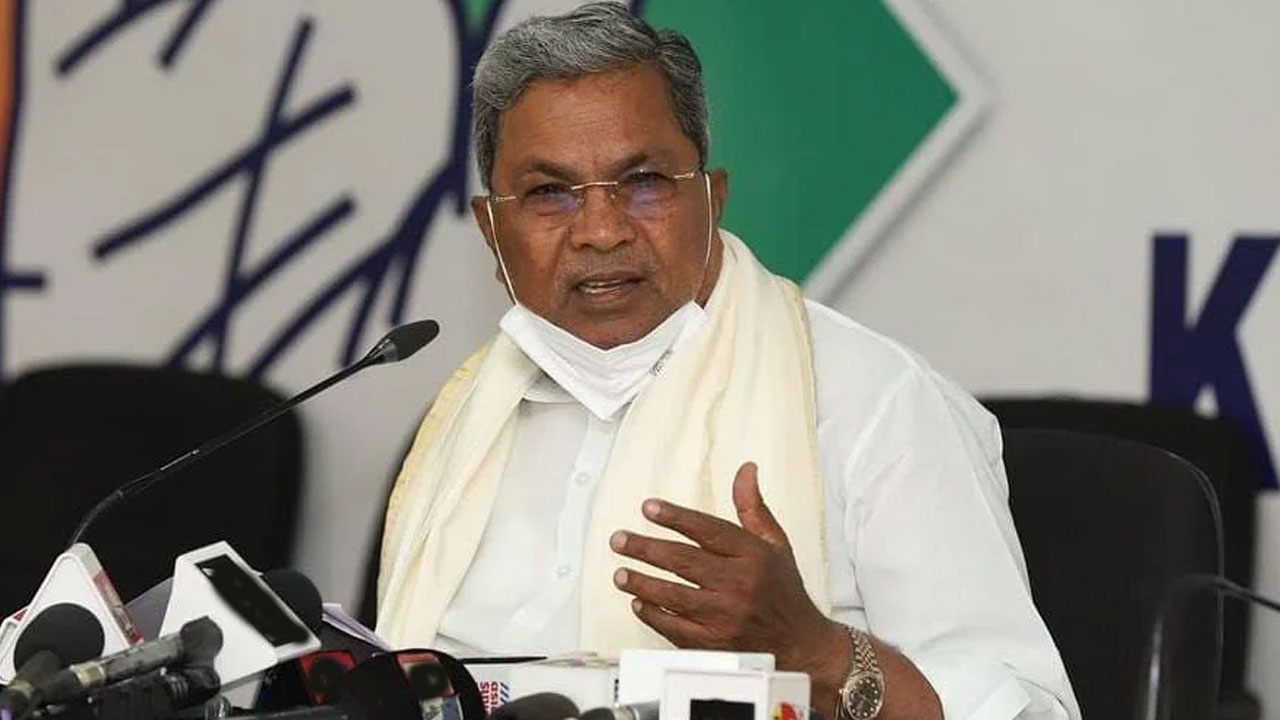 Karnataka Polls: కర్ణాటకకు ఇస్తున్నారా కర్ణాటకను దోచుకుంటున్నారా?.. అమూల్ వివాదంపై బీజేపీ మీద ధ్వజమెత్తిన సిద్ధరామయ్య