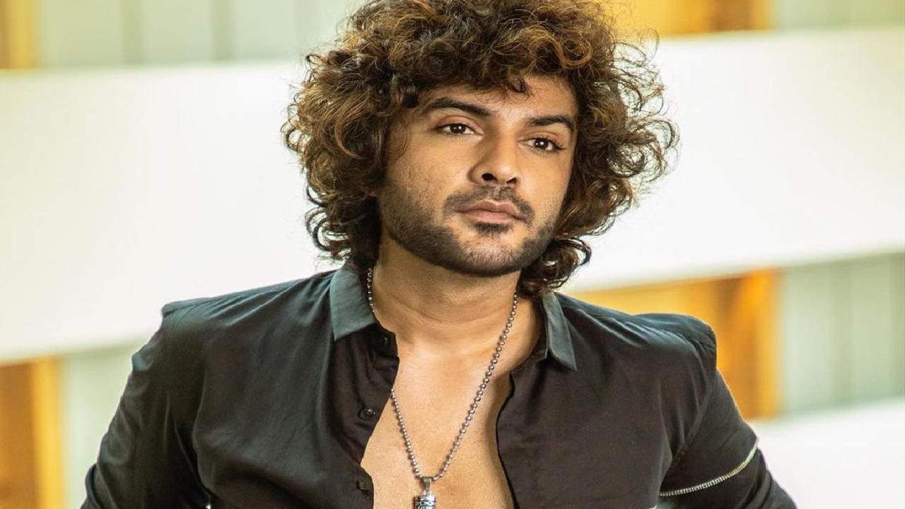 Siddhu Jonnalagadda : హీరోయిన్స్‌తో కాదు డైరెక్టర్స్‌తో రిలేషన్‌షిప్.. ఆ డైరెక్టర్‌తో డేటింగ్ చేస్తున్నా.. డీజే టిల్లు!