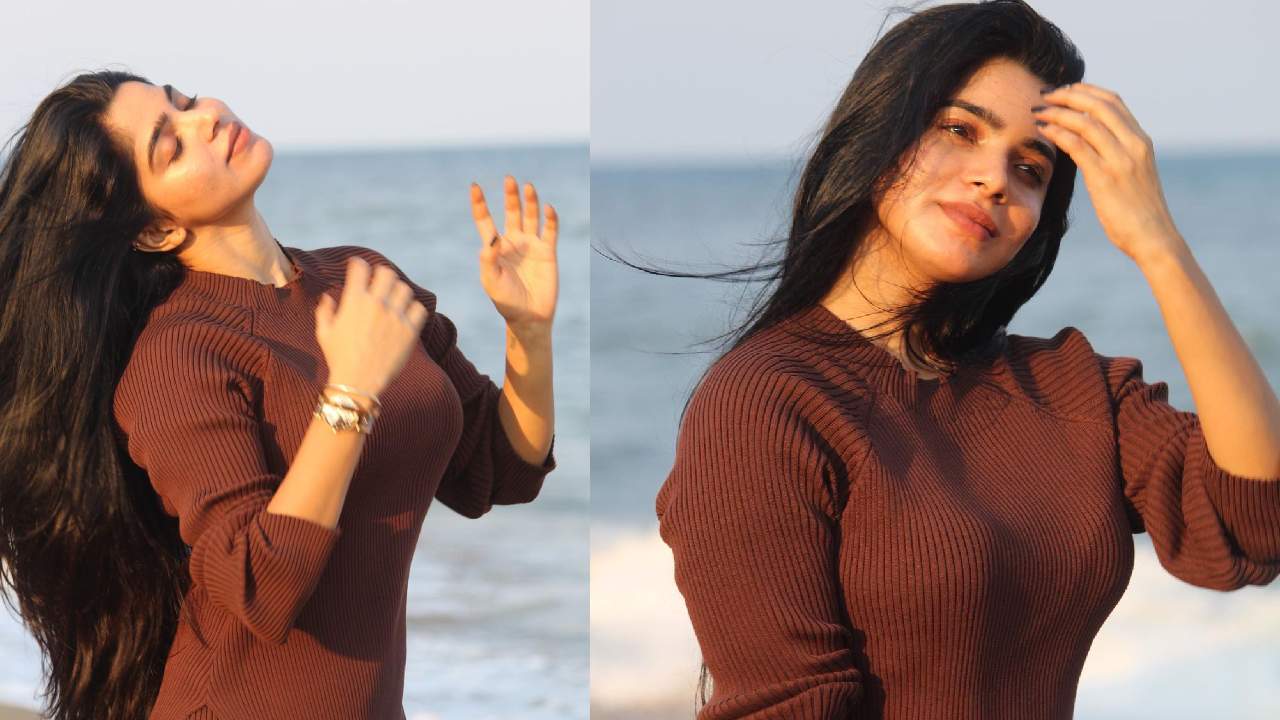 Divya Bharathi : సాగర తీరాన దివ్య భారతి సొగసులు..